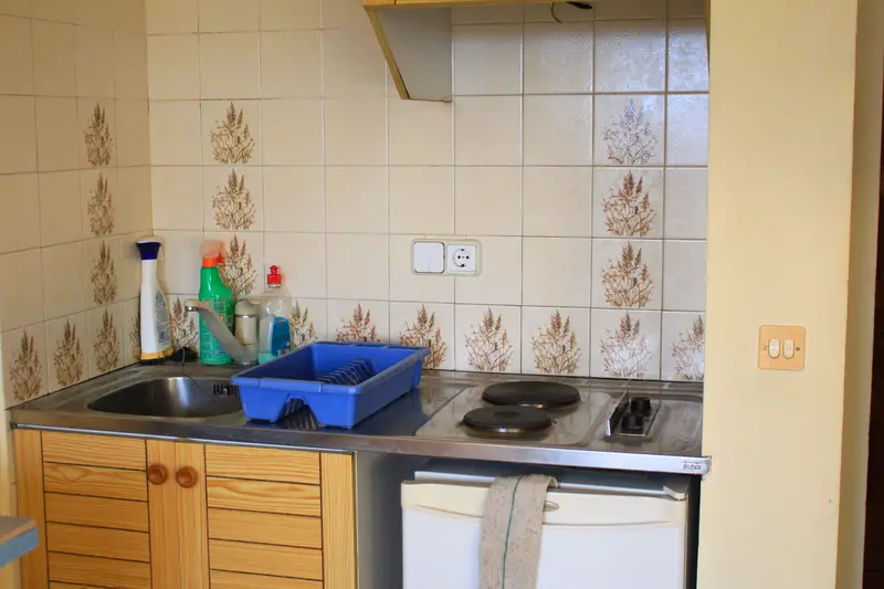 Cocina del estudio de Empuriabrava antes de la reforma