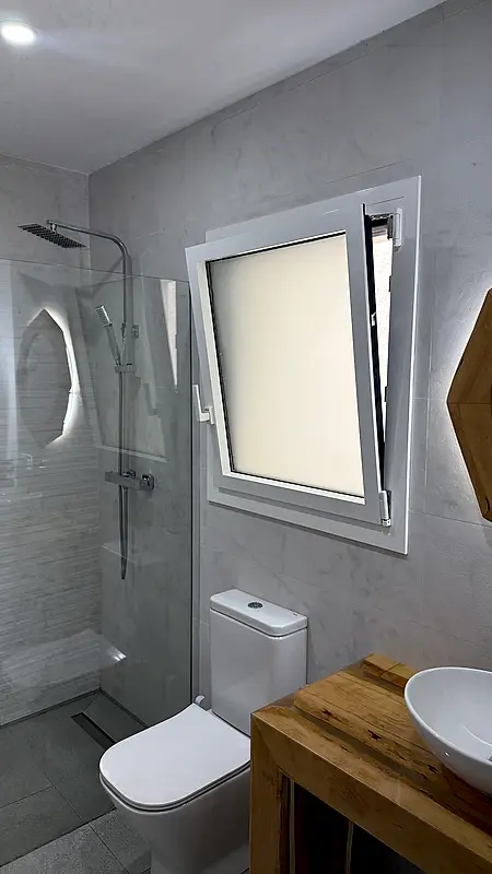 Reforma completa de baño en Empuriabrava — El baño