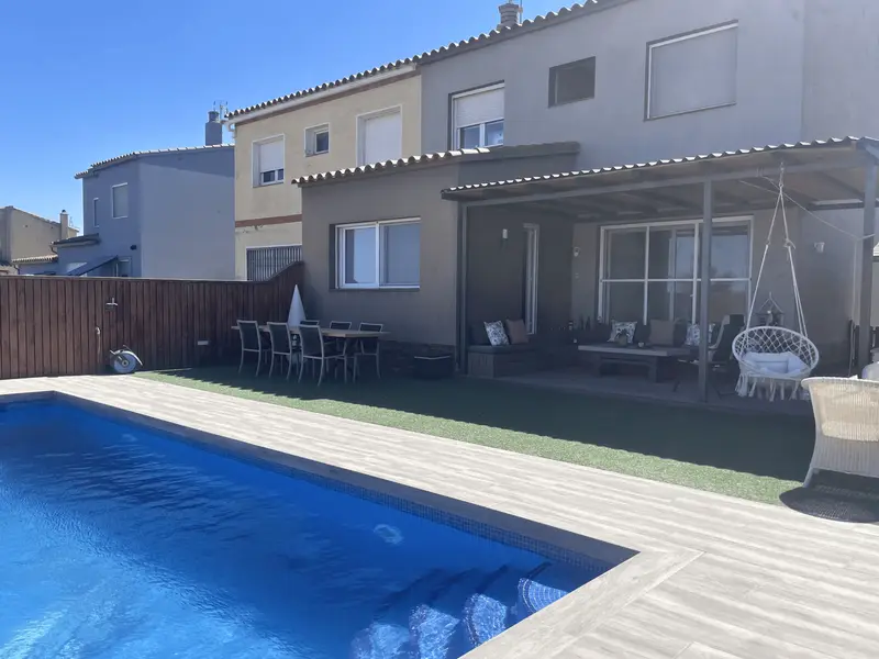 Reforma integral de vivienda con piscina